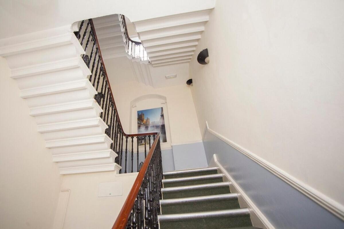 Stylish City Centre Apartment - Bath Eksteriør billede