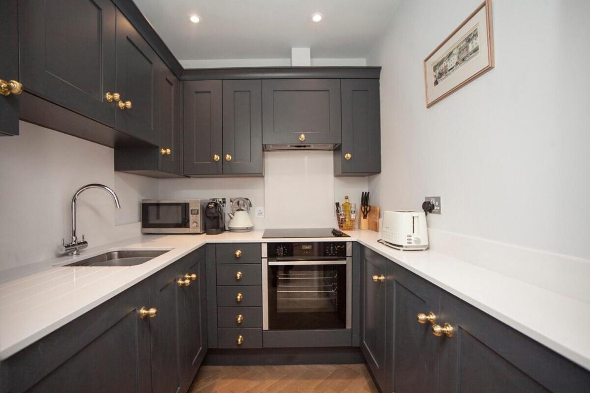 Stylish City Centre Apartment - Bath Eksteriør billede