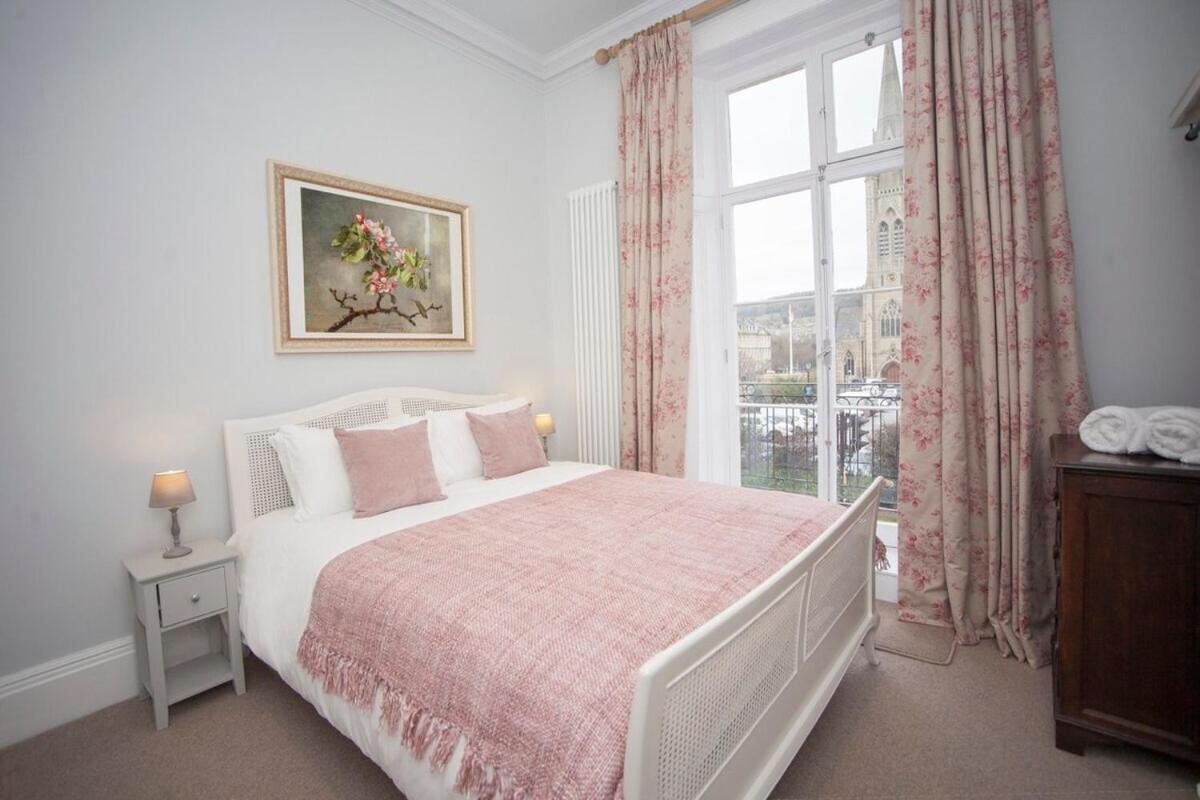 Stylish City Centre Apartment - Bath Eksteriør billede