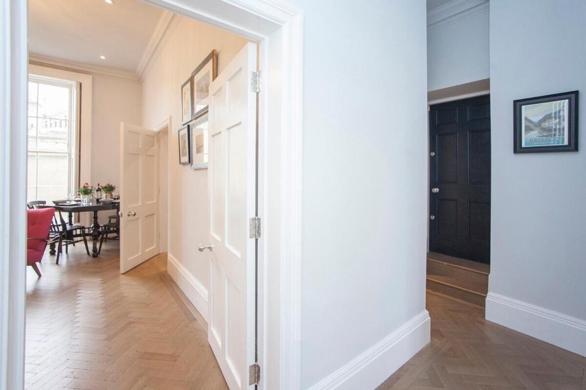 Stylish City Centre Apartment - Bath Eksteriør billede